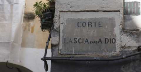 Da "Lascia fare a Dio" a "Jesse e Trase": all'origine dei nomi pi particolari di Bari Vecchia